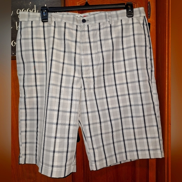 Grand Slam men's plaid Golf shorts in a size 38. NWT with no flaws. - Picture 1 of 11